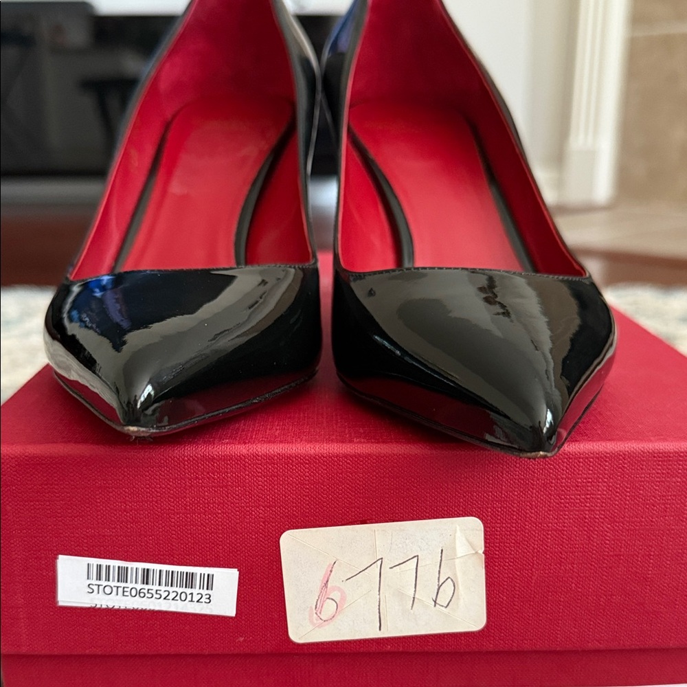 Valentino Garavani Black and White Patent Leather Heels - Picture 6 of 11
